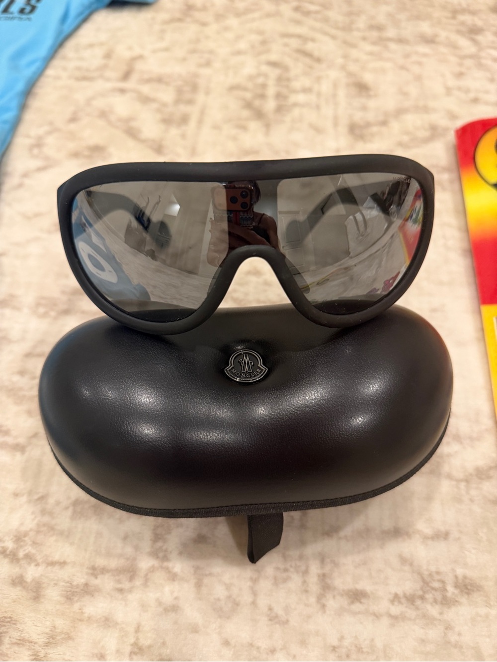 Moncler women’s sunglasses like new with case